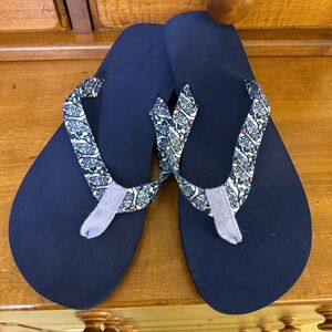 Vera Bradley webbing strap, soft, flip-flop thong sandal woman L  like new beach